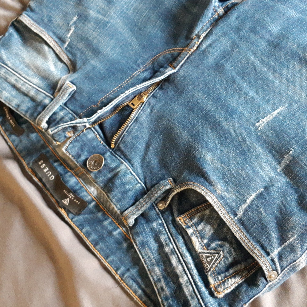 GUESS JEANS
